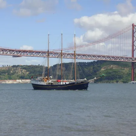 Lisbon Core Bairro Alto Chiado Apartment *